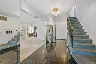 27 Driftwood Drive, Port Washington, NY 11050 - Photo 4