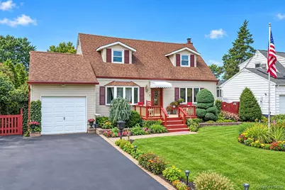 150 W 19th Street, Deer Park, NY 11729 - Photo 2