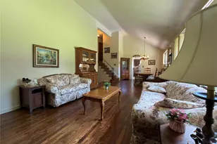 411 Cornwell Ave, Malverne, NY 11565 - Photo 4