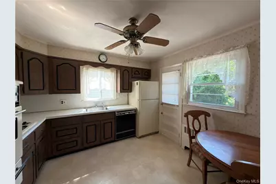 411 Cornwell Avenue, Malverne, NY 11565 - Photo 8