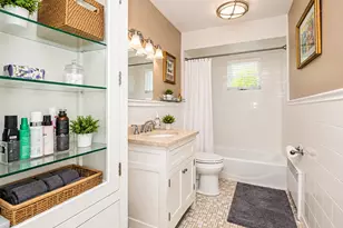 72 S Penataquit Ave, Bay Shore, NY 11706 - Photo 18