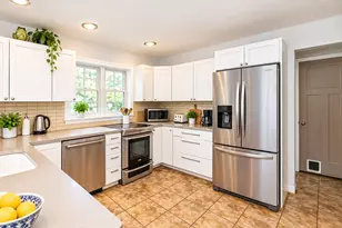 72 S Penataquit Ave, Bay Shore, NY 11706 - Photo 10