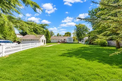 72 S Penataquit Avenue, Bay Shore, NY 11706 - Photo 32