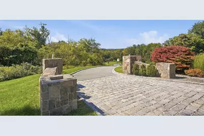 17 Meadow Crest Drive, Mahopac, NY 10541 - Photo 2