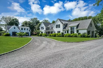712 Hubbard Avenue, Aquebogue, NY 11901 - Photo 2