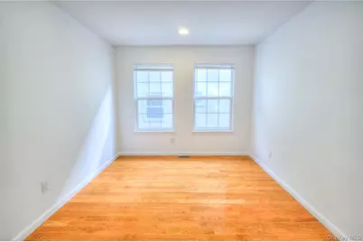 15B Mohegan Avenue, Port Washington, NY 11050 - Photo 4