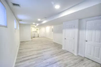 15B Mohegan Avenue, Port Washington, NY 11050 - Photo 18
