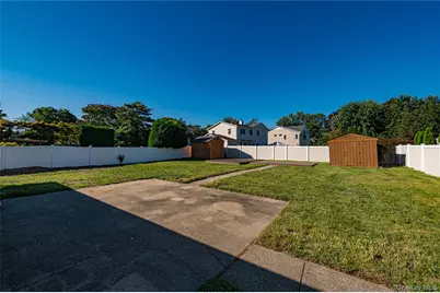 6 Evy Court, Sayville, NY 11782 - Photo 4