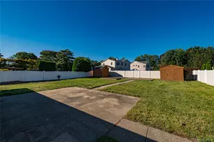 6 Evy Ct, Sayville, NY 11782 - Photo 4