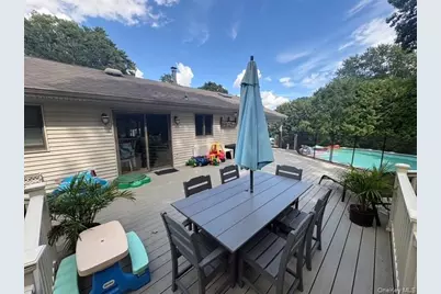 1026 Washington Avenue, West Islip, NY 11795 - Photo 26