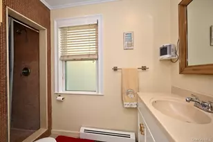 1-08 E 6th Rd, Broad Channel, NY 11693 - Photo 10