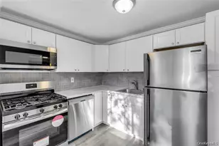 157 Newbrook Ln, Bay Shore, NY 11706 - Photo 4