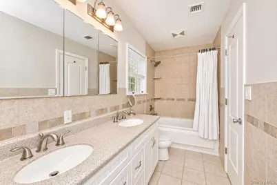 37 Gaymor Lane, Commack, NY 11725 - Photo 16