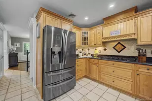 15 Winnecomac Cir, Kings Park, NY 11754 - Photo 14