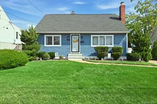 293 Roosevelt Ave, Freeport, NY 11520 - Photo 2