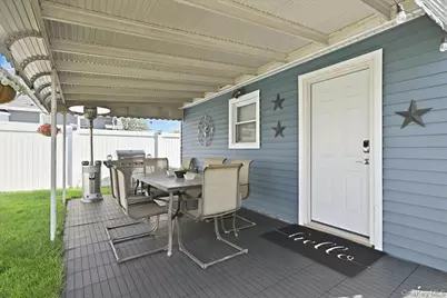293 Roosevelt Avenue, Freeport, NY 11520 - Photo 24