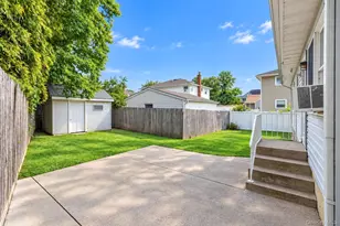 278 Lake Dr, Copiague, NY 11726 - Photo 4