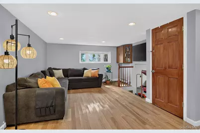 244 Halsey Avenue, Jericho, NY 11753 - Photo 12