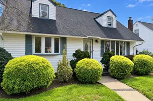 64 E Fenimore St, Valley Stream, NY 11580 - Photo 2
