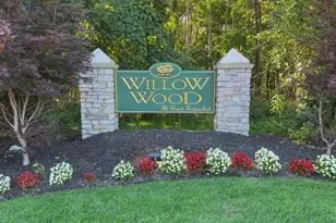 31 Willow Wood Dr, East Setauket, NY 11733 - Photo 2