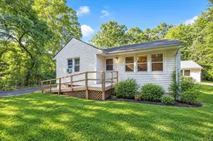 90 Daly Rd, East Northport, NY 11731 - Photo 4