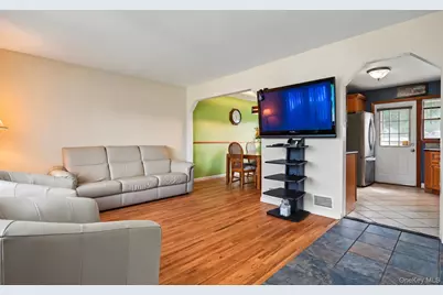 15 Scholl Drive, Farmingdale, NY 11735 - Photo 10