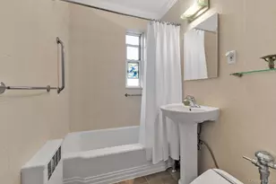 83-33 Austin St, Kew Gardens, NY 11415 - Photo 10