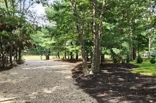 5 Emily Ct, Hampton Bays, NY 11946 - Photo 4