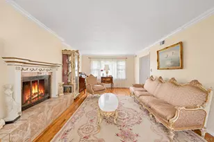 38 Waterford Dr, Wheatley Heights, NY 11798 - Photo 6
