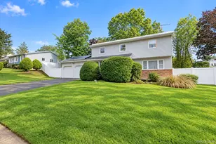38 Waterford Dr, Wheatley Heights, NY 11798 - Photo 2