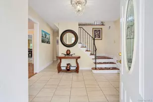 38 Waterford Dr, Wheatley Heights, NY 11798 - Photo 4