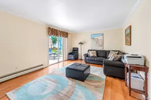 38 Waterford Dr, Wheatley Heights, NY 11798 - Photo 8