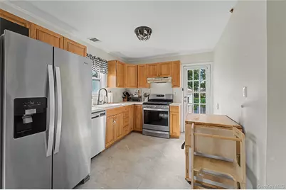 410 10th Street, West Babylon, NY 11704 - Photo 8