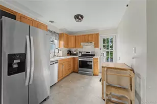 410 10th St, West Babylon, NY 11704 - Photo 8