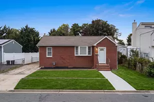 410 10th St, West Babylon, NY 11704 - Photo 2