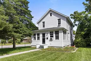 992 Roanoke Ave, Riverhead, NY 11901 - Photo 2