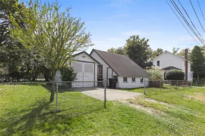 992 Roanoke Avenue, Riverhead, NY 11901 - Photo 20