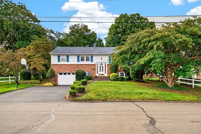 32 Sengstacken Drive, Stony Point, NY 10980 - Photo 2