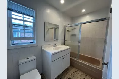 165 Manorhaven Boulevard #G, Port Washington, NY 11050 - Photo 16