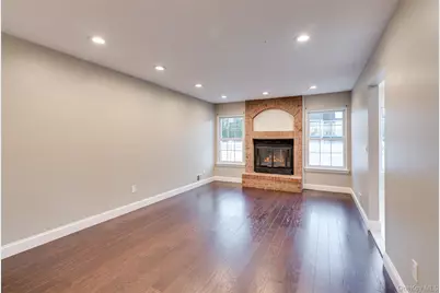 102 Glen Way, Syosset, NY 11791 - Photo 8