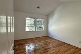 7807 Shore Rd, Port Washington, NY 11050 - Photo 14