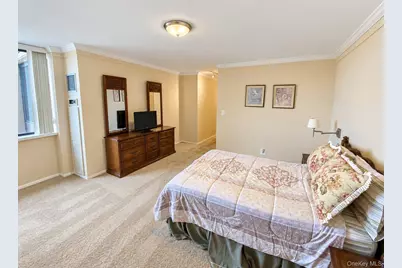 27010 Grand Central Parkway #10S, Floral Park, NY 11005 - Photo 14