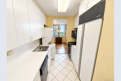 27010 Grand Central Parkway #10S, Floral Park, NY 11005 - Photo 8