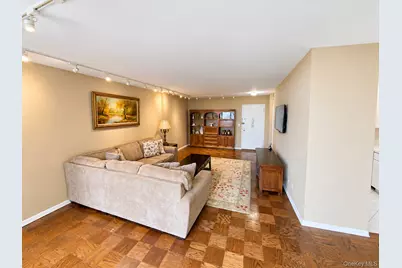 27010 Grand Central Parkway #10S, Floral Park, NY 11005 - Photo 4
