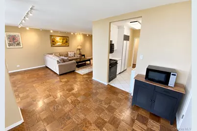 27010 Grand Central Parkway #10S, Floral Park, NY 11005 - Photo 6