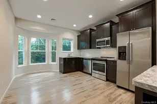 11 Grace Ln, Lindenhurst, NY 11757 - Photo 6