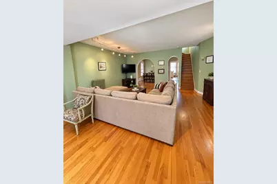 135-16 Kew Gardens Road, Richmond Hill, NY 11418 - Photo 4
