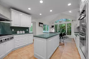3 South Ct, Port Washington, NY 11050 - Photo 14