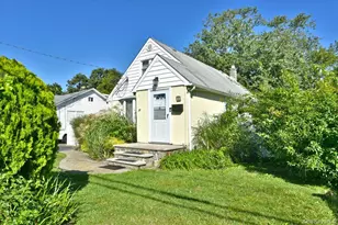 35 Montauk Dr, Bay Shore, NY 11706 - Photo 4