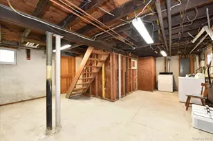 35 Montauk Dr, Bay Shore, NY 11706 - Photo 20